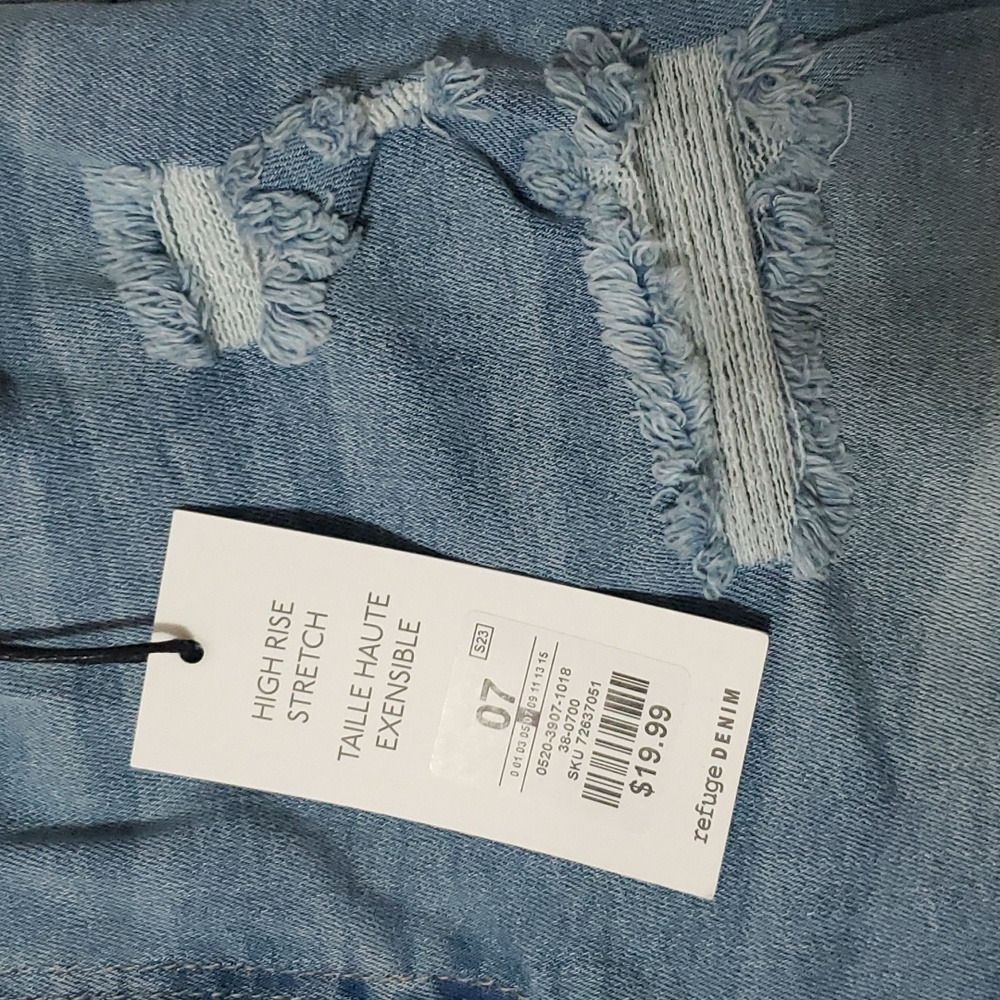 NWT High rise stretch denim shorts. Size 7. Light wash blue. - Picture 2 of 3